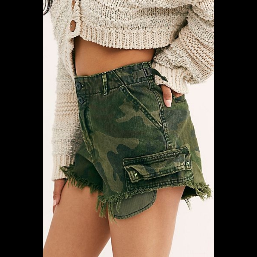 Free People Commander Green Camo Denim Cargo Shorts Button Fly High Wais…